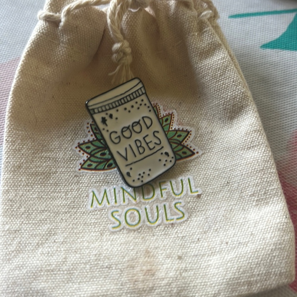 Mindful souls “Good Vibes” pin